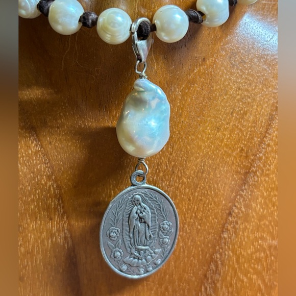Virgin Mary and Pearl, charm - Picture 1 of 1